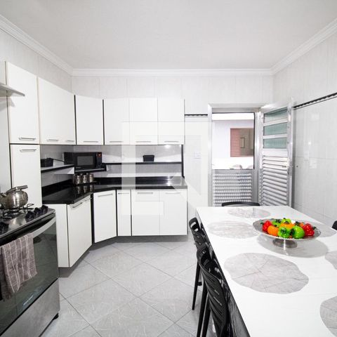 Casa à venda com 240m², 3 quartos e 3 vagasCozinha