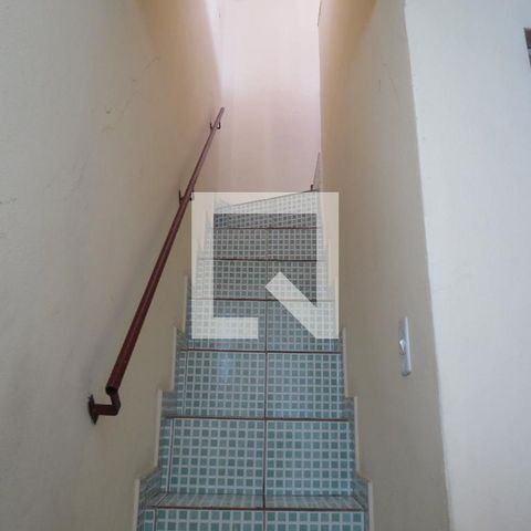 Casa à venda com 216m², 6 quartos e 2 vagasEscadas