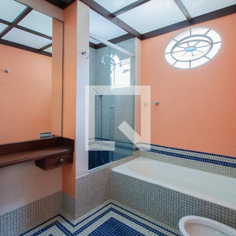 Casa à venda com 350m², 3 quartos e 2 vagas Casa à venda com 350m², 3 quartos e 2 vagasBanheiro da Suíte