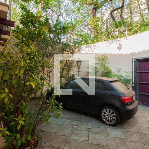 Casa à venda com 350m², 3 quartos e 2 vagas Casa à venda com 350m², 3 quartos e 2 vagasGaragem