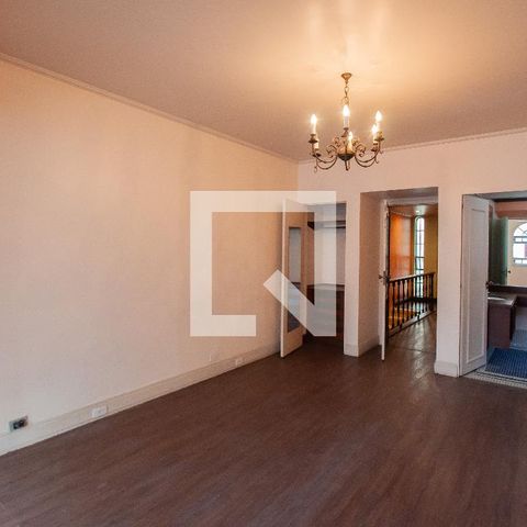 Casa à venda com 350m², 3 quartos e 2 vagas Casa à venda com 350m², 3 quartos e 2 vagasSuíte