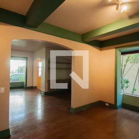 Casa à venda com 350m², 3 quartos e 2 vagas Casa à venda com 350m², 3 quartos e 2 vagasSala