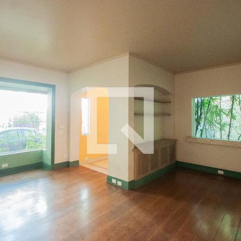 Casa à venda com 350m², 3 quartos e 2 vagas Casa à venda com 350m², 3 quartos e 2 vagasSala