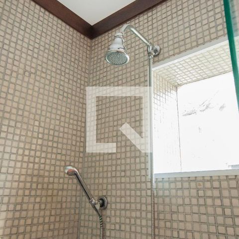 Casa à venda com 350m², 3 quartos e 2 vagas Casa à venda com 350m², 3 quartos e 2 vagasBanheiro da Suíte