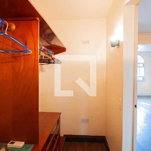 Casa à venda com 350m², 3 quartos e 2 vagas Casa à venda com 350m², 3 quartos e 2 vagasCloset da suíte