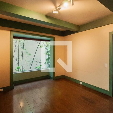 Casa à venda com 350m², 3 quartos e 2 vagas Casa à venda com 350m², 3 quartos e 2 vagasSala