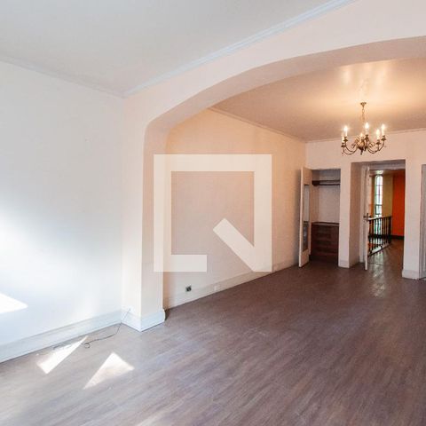 Casa à venda com 350m², 3 quartos e 2 vagas Casa à venda com 350m², 3 quartos e 2 vagasSuíte