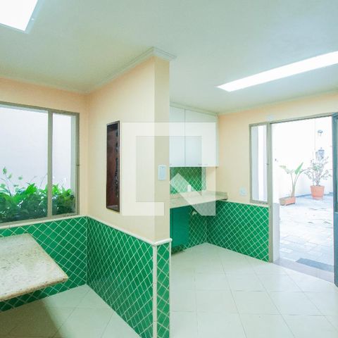 Casa à venda com 350m², 3 quartos e 2 vagas Casa à venda com 350m², 3 quartos e 2 vagasCozinha