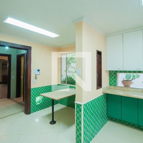 Casa à venda com 350m², 3 quartos e 2 vagas Casa à venda com 350m², 3 quartos e 2 vagasCozinha