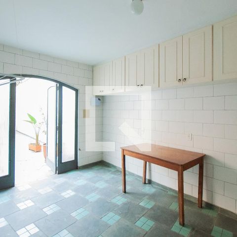 Casa à venda com 350m², 3 quartos e 2 vagas Casa à venda com 350m², 3 quartos e 2 vagasÁrea de Serviço