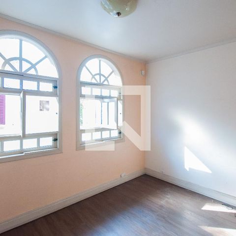 Casa à venda com 350m², 3 quartos e 2 vagas Casa à venda com 350m², 3 quartos e 2 vagasSuíte