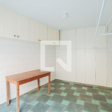 Casa à venda com 350m², 3 quartos e 2 vagas Casa à venda com 350m², 3 quartos e 2 vagasÁrea de Serviço