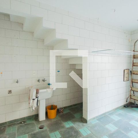 Casa à venda com 350m², 3 quartos e 2 vagas Casa à venda com 350m², 3 quartos e 2 vagasÁrea de Serviço