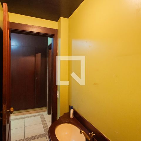 Casa à venda com 350m², 3 quartos e 2 vagas Casa à venda com 350m², 3 quartos e 2 vagasLavabo