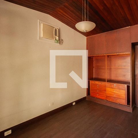 Casa à venda com 350m², 3 quartos e 2 vagas Casa à venda com 350m², 3 quartos e 2 vagasQuarto 2