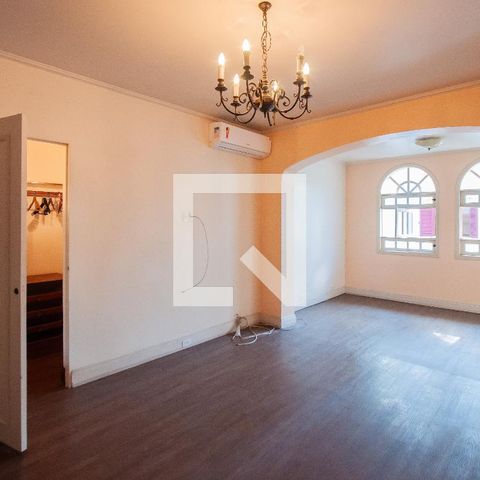 Casa à venda com 350m², 3 quartos e 2 vagas Casa à venda com 350m², 3 quartos e 2 vagasSuíte