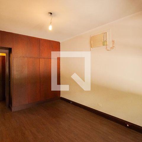 Casa à venda com 350m², 3 quartos e 2 vagas Casa à venda com 350m², 3 quartos e 2 vagasQuarto 1