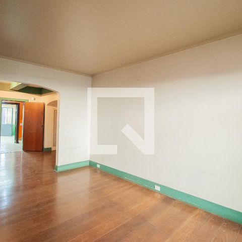 Casa à venda com 350m², 3 quartos e 2 vagas Casa à venda com 350m², 3 quartos e 2 vagasSala