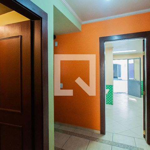 Casa à venda com 350m², 3 quartos e 2 vagas Casa à venda com 350m², 3 quartos e 2 vagasHall da escada