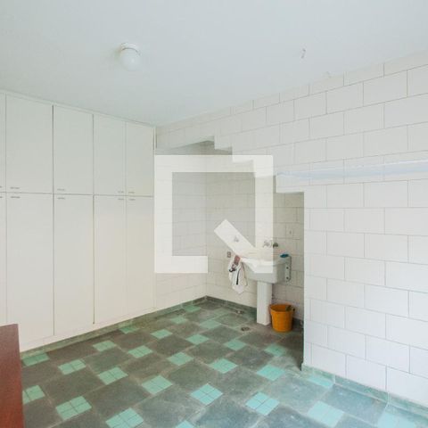 Casa à venda com 350m², 3 quartos e 2 vagas Casa à venda com 350m², 3 quartos e 2 vagasÁrea de Serviço