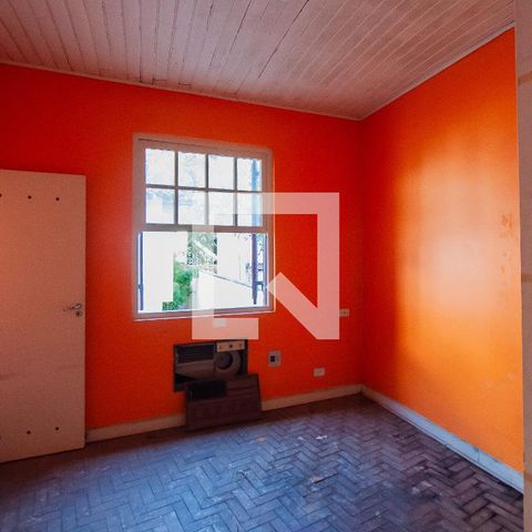 Casa à venda com 350m², 3 quartos e 2 vagas Casa à venda com 350m², 3 quartos e 2 vagasQuarto de Serviço