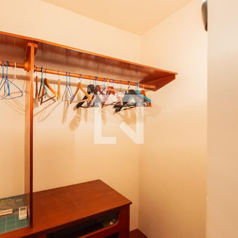Casa à venda com 350m², 3 quartos e 2 vagas Casa à venda com 350m², 3 quartos e 2 vagasCloset da suíte