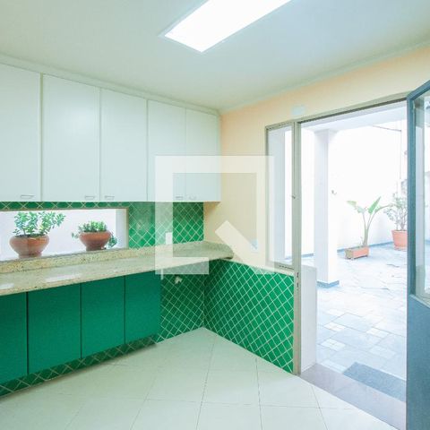 Casa à venda com 350m², 3 quartos e 2 vagas Casa à venda com 350m², 3 quartos e 2 vagasCozinha