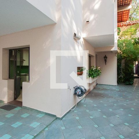 Casa à venda com 350m², 3 quartos e 2 vagas Casa à venda com 350m², 3 quartos e 2 vagasQuintal