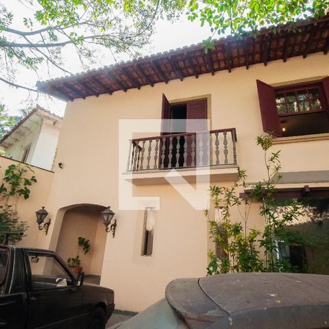 Casa à venda com 350m², 3 quartos e 2 vagas Casa à venda com 350m², 3 quartos e 2 vagasGaragem