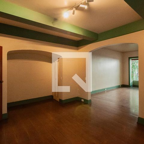 Casa à venda com 350m², 3 quartos e 2 vagas Casa à venda com 350m², 3 quartos e 2 vagasSala