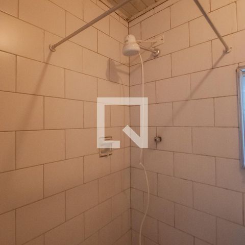 Casa à venda com 350m², 3 quartos e 2 vagas Casa à venda com 350m², 3 quartos e 2 vagasBanheiro de serviço