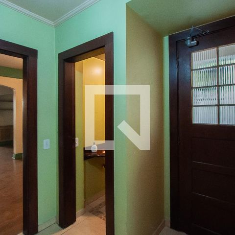 Casa à venda com 350m², 3 quartos e 2 vagas Casa à venda com 350m², 3 quartos e 2 vagasHall da escada