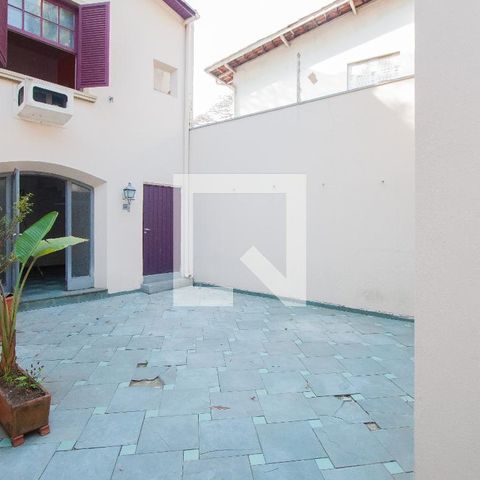 Casa à venda com 350m², 3 quartos e 2 vagas Casa à venda com 350m², 3 quartos e 2 vagasQuintal