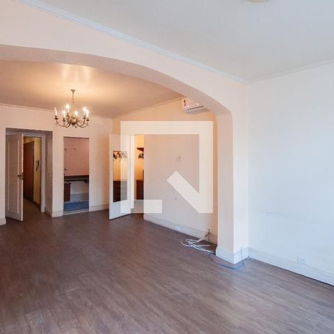 Casa à venda com 350m², 3 quartos e 2 vagas Casa à venda com 350m², 3 quartos e 2 vagasSuíte