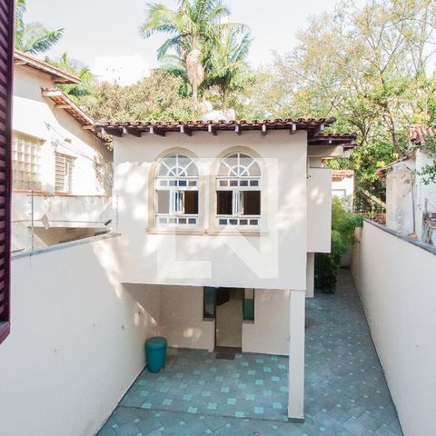 Casa à venda com 350m², 3 quartos e 2 vagas Casa à venda com 350m², 3 quartos e 2 vagasQuarto de Serviço
