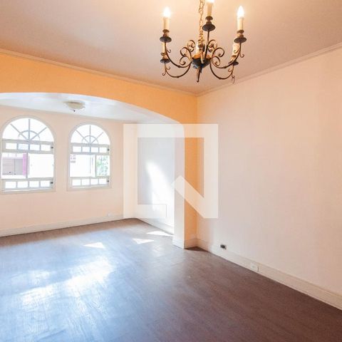 Casa à venda com 350m², 3 quartos e 2 vagas Casa à venda com 350m², 3 quartos e 2 vagasSuíte