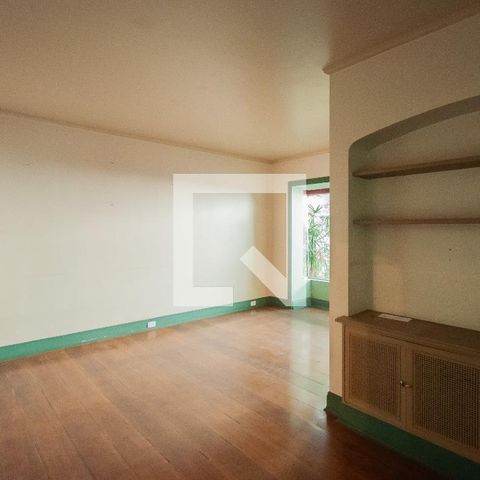 Casa à venda com 350m², 3 quartos e 2 vagas Casa à venda com 350m², 3 quartos e 2 vagasSala