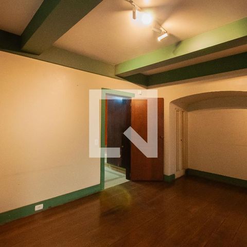 Casa à venda com 350m², 3 quartos e 2 vagas Casa à venda com 350m², 3 quartos e 2 vagasSala