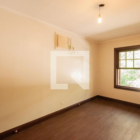 Casa à venda com 350m², 3 quartos e 2 vagas Casa à venda com 350m², 3 quartos e 2 vagasQuarto 1