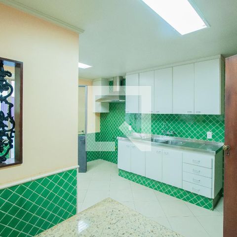 Casa à venda com 350m², 3 quartos e 2 vagas Casa à venda com 350m², 3 quartos e 2 vagasCozinha