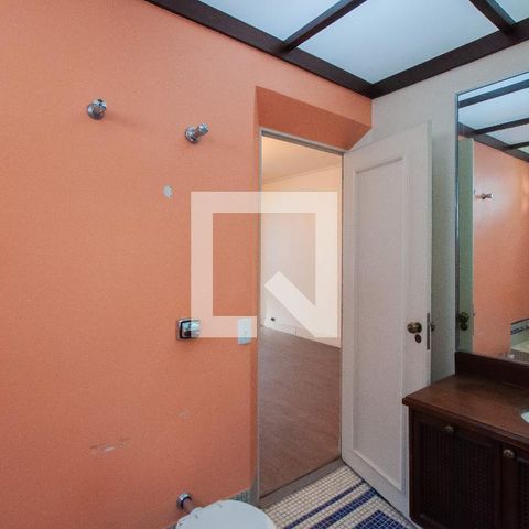 Casa à venda com 350m², 3 quartos e 2 vagas Casa à venda com 350m², 3 quartos e 2 vagasBanheiro da Suíte