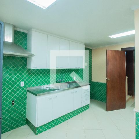 Casa à venda com 350m², 3 quartos e 2 vagas Casa à venda com 350m², 3 quartos e 2 vagasCozinha