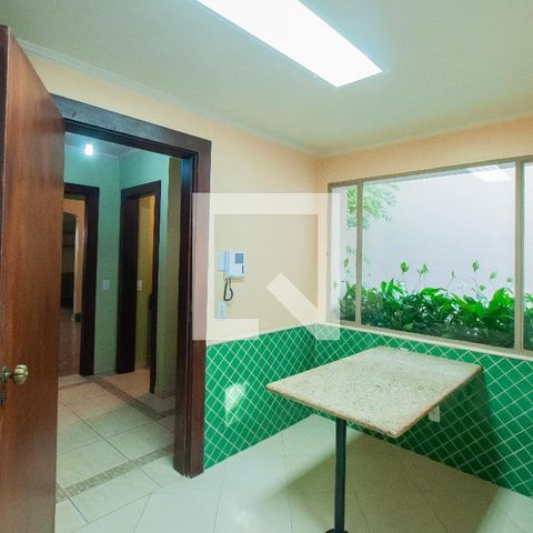 Casa à venda com 350m², 3 quartos e 2 vagas Casa à venda com 350m², 3 quartos e 2 vagasCozinha