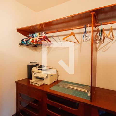 Casa à venda com 350m², 3 quartos e 2 vagas Casa à venda com 350m², 3 quartos e 2 vagasCloset da suíte