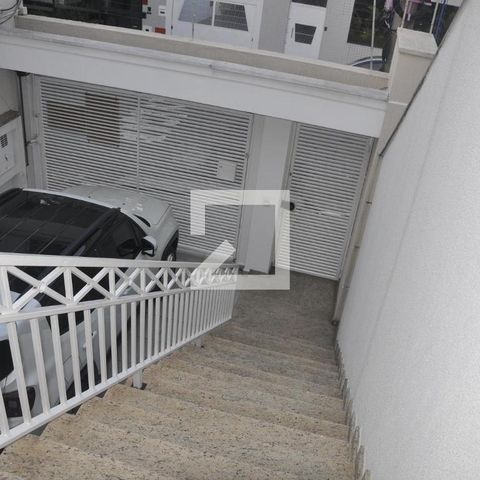 Casa para alugar com 250m², 3 quartos e 5 vagasEscada externa