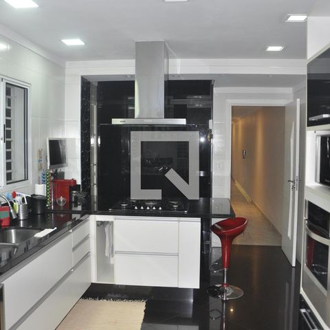 Casa para alugar com 250m², 3 quartos e 5 vagasCozinha