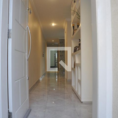 Casa para alugar com 250m², 3 quartos e 5 vagasCorredor