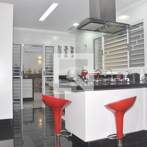 Casa para alugar com 250m², 3 quartos e 5 vagasCozinha