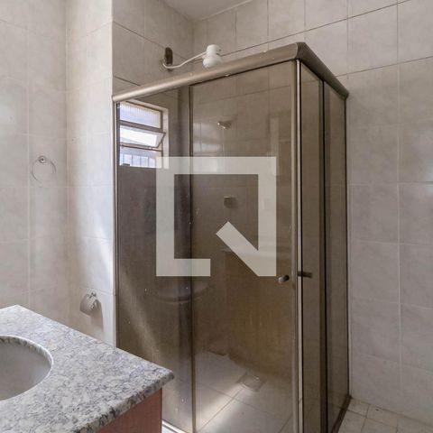 Casa à venda com 220m², 3 quartos e 3 vagasBanheiro social 