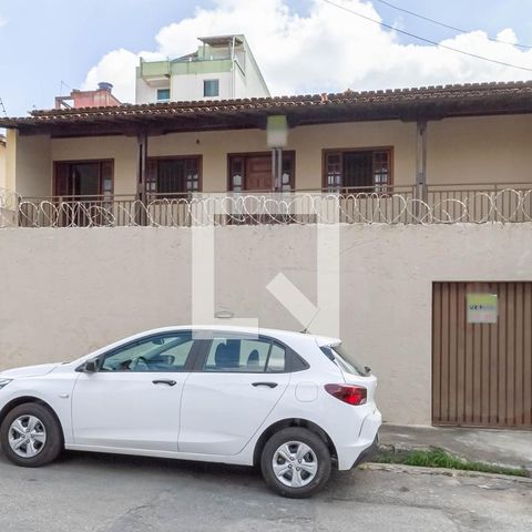 Casa à venda com 220m², 3 quartos e 3 vagasFachada